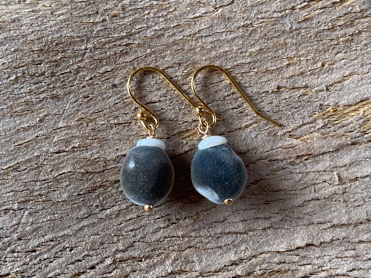 Velvet Seed Earrings (#6728) | 6728_velvetSeed_earrings01.jpg